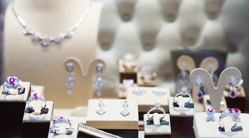 Luxuriöser Schmuck, Diamanten, Ohrringe, Uhren & Accessoires.