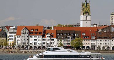 Boote, Yachten, Schiffe und Wassersportarten.