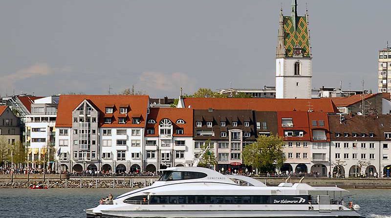 Boote, Yachten, Schiffe und Wassersportarten.