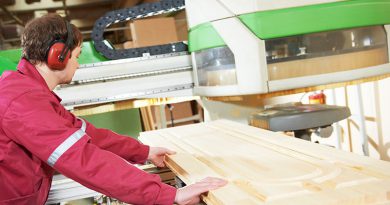 Maschinentechnologie für Holzverarbeitung und Holzbearbeitung.
