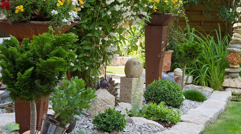 Gartenbau, Stauden und Baumschulpflanzen.