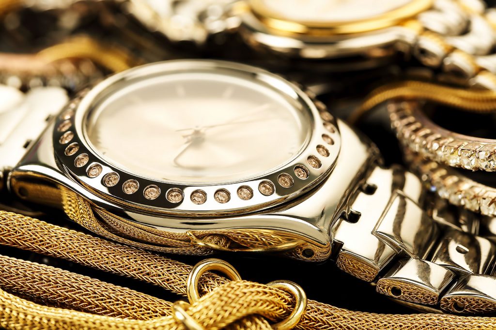 Uhren, Echtschmuck und Trendschmuck.