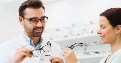 Brillenfassungen, Gläser oder Kontaktlinsen, auf der Optik & Design.