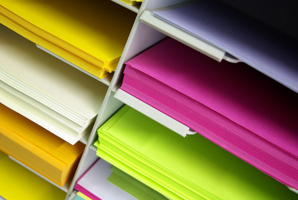 Dekoration- ,Bastel-, Papier-, Büro- und Schreibwaren.