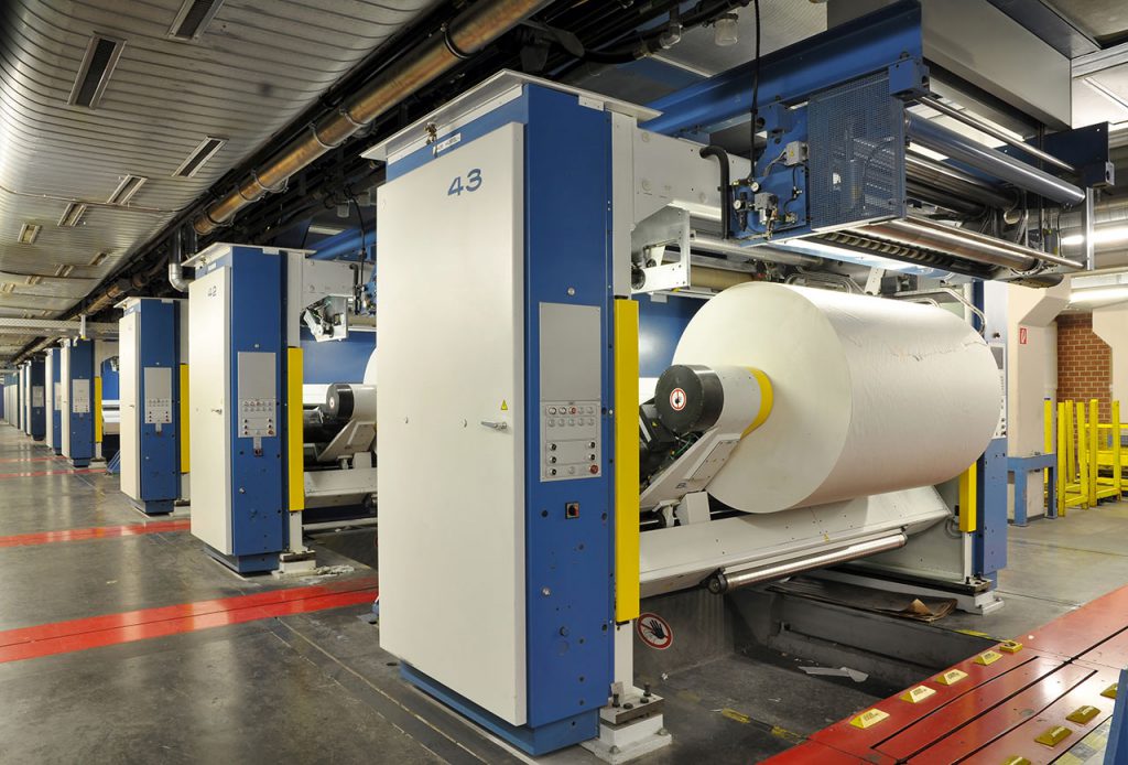 Maschine in der Papierindustrie. Rohstoffe und Fasertechnologie.