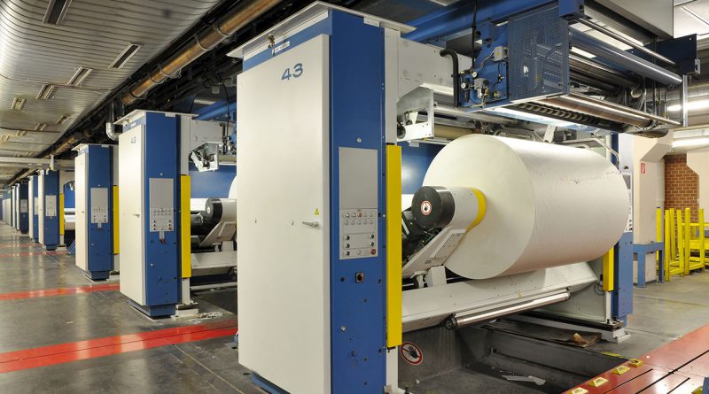 Maschine in der Papierindustrie. Rohstoffe und Fasertechnologie.
